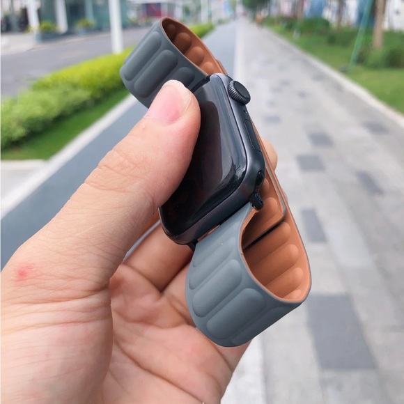 NEW[BAND] Gray Leather Magnetic For Apple Watch - Picture 4 of 6